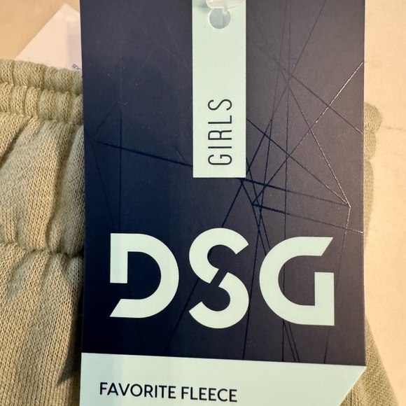 🔥NEW DSG GIRLS SHORTS | SIZE 10-12🔥 - Picture 5 of 6